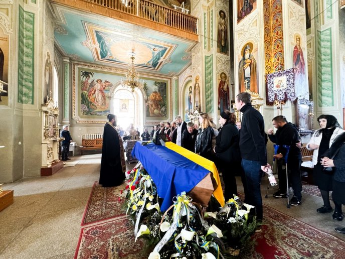 В останню дорогу у Мукачеві провели 26-річного захисника – 04