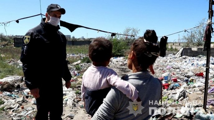 У Херсоні на сміттєзвалищі жили кілька десятків ромів із Мукачева – 02