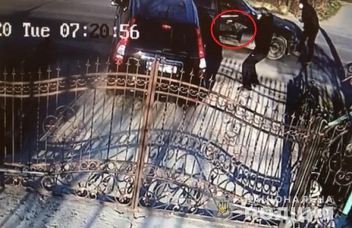 Поліція з’ясувала, хто вчора напав на валютника – 04