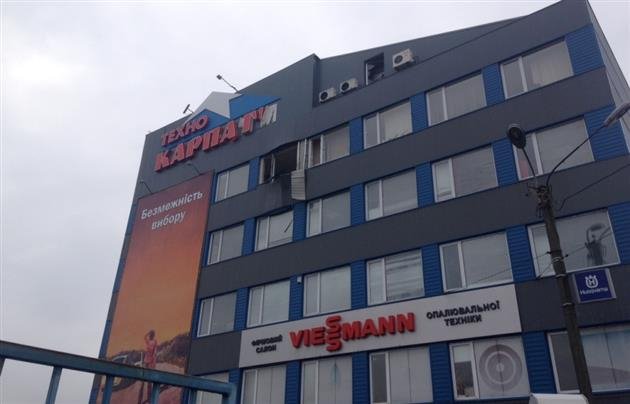 З’явились фото із місця нічної стрілянини у Мукачеві – 03