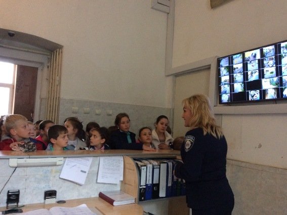 До мукачівських поліцейських завітали школярі – 08