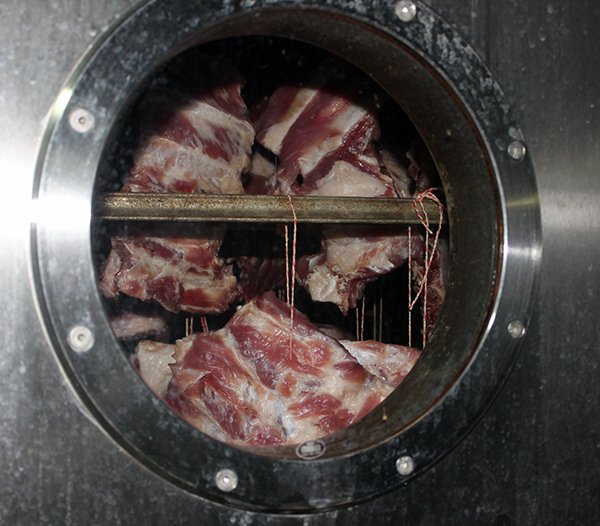 Олександру Ледиді показали як на Мукачівщині ковбаси роблять (ФОТО) – 03