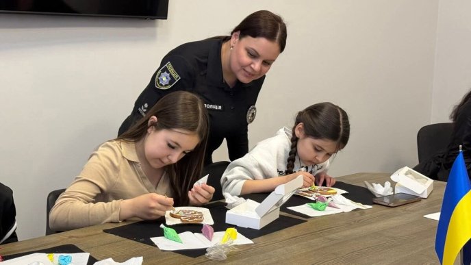 Поліцейські ювенали у Мукачеві провели майстерклас для дітей ЗСУ – 01