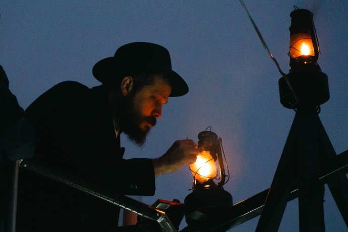 В Ужгороді урочисто запалили Менору з нагоди свята Хануки – 01