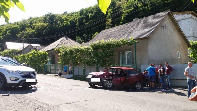 У Великій Копані зіткнулись "Hyundai" та "Лада": є постраждалі – 04