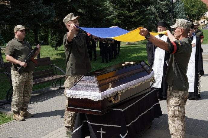 Поховали 51-річного захисника, який загинув у бою за Україну – 06