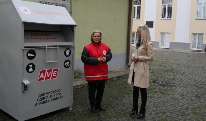 В обласному центрі встановили перший контейнер для вживаних речей для малозабезпечених – 08 В обласному центрі встановили перший контейнер для вживаних речей для малозабезпечених – 08