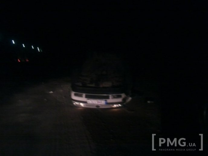 У Мукачеві водій перекинув свого "Фольксвагена" на дах – 02