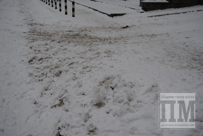 Мукачево у сніговому полоні: комунальники відкопують місто (ФОТО) – 13