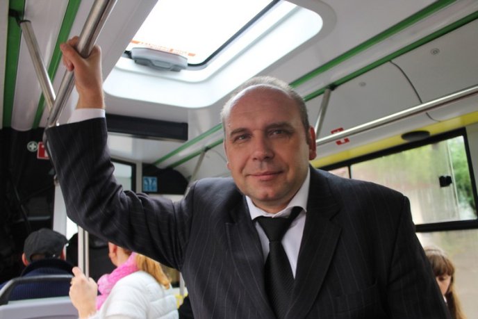 Вулицями Ужгорода їздив новий 100-місний автобус – 04