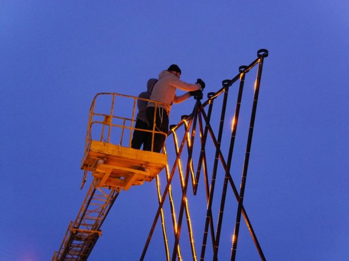 Біля колишньої ужгородської синагоги урочисто запалили ханукальну менору – 08