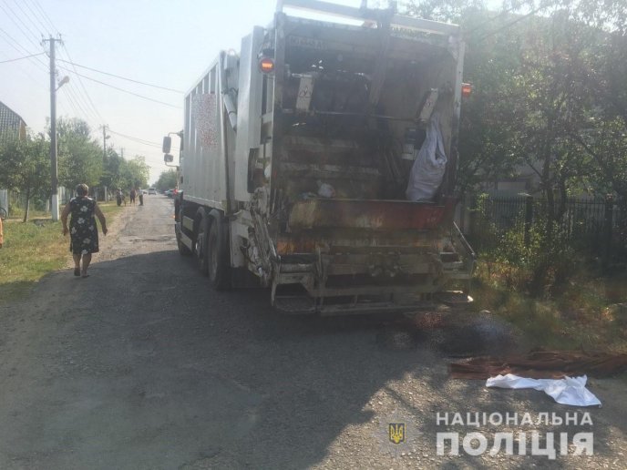 Сміттєвоз "AVE" переїхав чоловіка: подробиці від поліції – 02