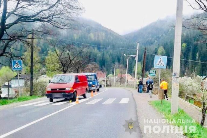 Закарпатський поліцейський потрапив у жахливу ДТП і збив школярку – 04