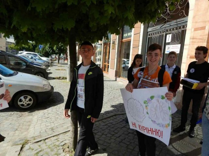Школярі Мукачева провели антицигаркову акцію – 06
