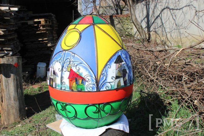 Завтра у центрі Мукачева розмістять дві гігантські ковані писанки – 04