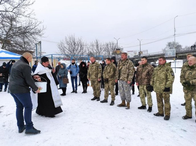 Як мукачівці на Водохреще у Латорицю пірнали – 05