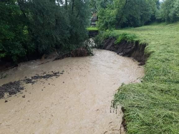 Зруйновано 4 мости, підтоплено 40 дворогосподарств: негода накоїла лиха у селі на Іршавщині – 16
