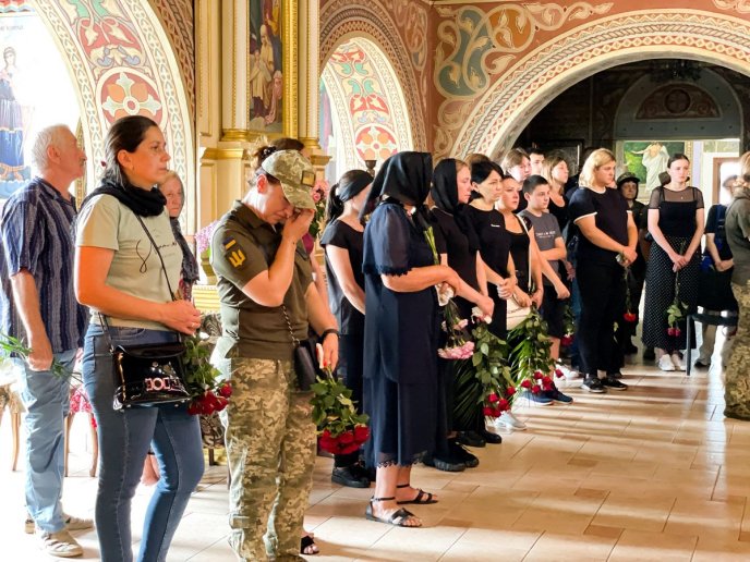 У Мукачеві поховали Героя, який віддав життя за Україну – 05