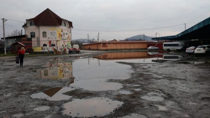 У соцмережах обурюються станом території автовокзалу в Мукачеві – 02