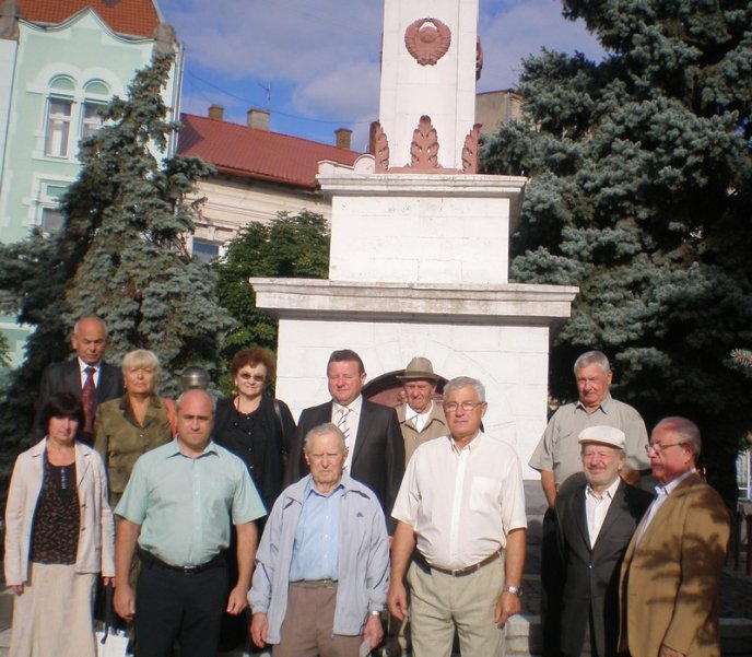 У Мукачеві вшанували жертв фашизму (ФОТО) – 01 У Мукачеві вшанували жертв фашизму (ФОТО) – 01