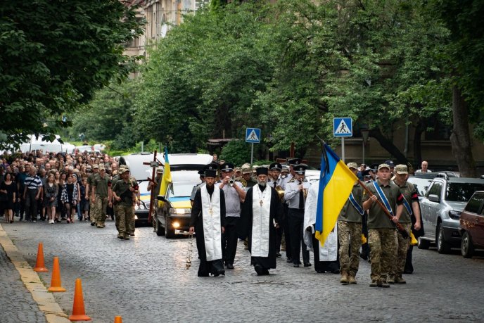 Загинули в один день: на Закарпатті поховали двох військових – 10 Загинули в один день: на Закарпатті поховали двох військових – 10