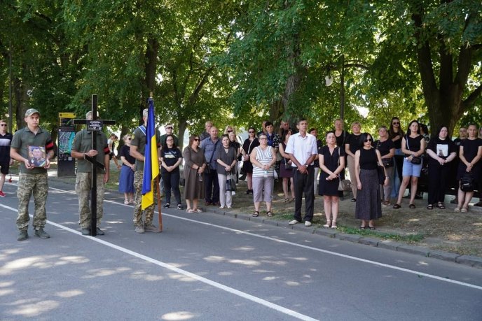 В Ужгороді попрощались із мужнім захисником, який загинув на війні – 01 В Ужгороді попрощались із мужнім захисником, який загинув на війні – 01