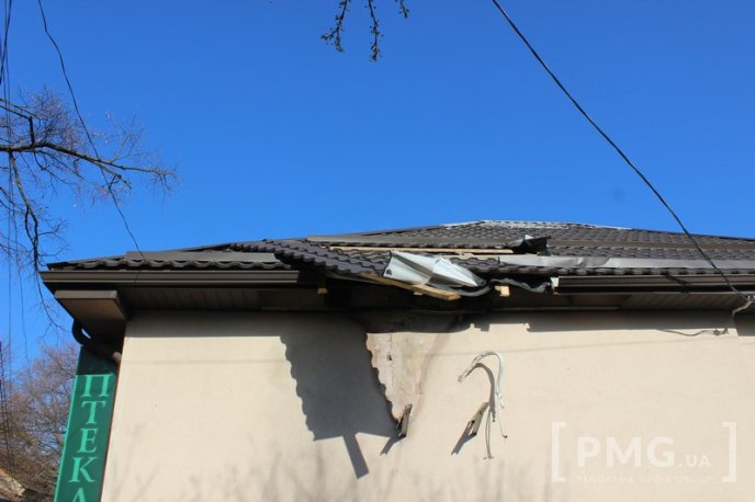 Неподалік Мукачівської ЦРЛ невідомі підпалили аптеку – 03