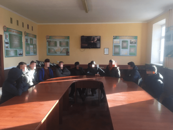 Біля кордону затримано групу осіб – 03