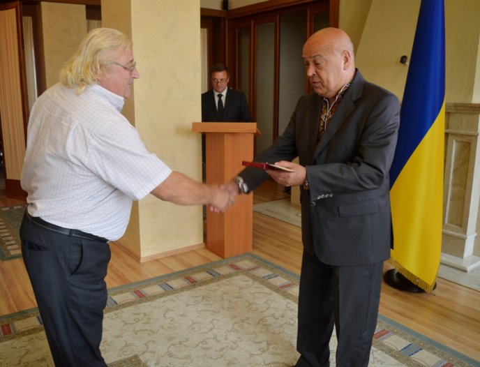Сімох закарпатців нагородили державними відзнаками – 02