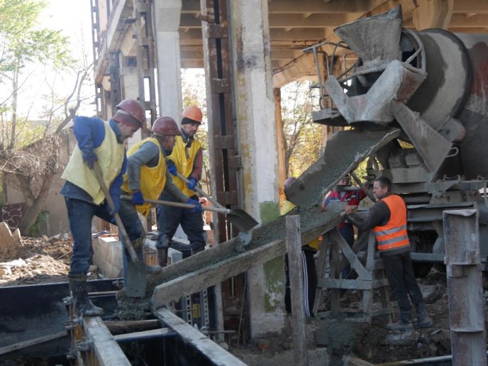 Під фундамент майбутнього реабілітаційного центру в Ужгороді заклали "капсулу часу" – 05