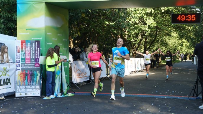 Зібрали понад 2 мільйони гривень: у Мукачеві відбувся півмарафон на підтримку ЗСУ – 04