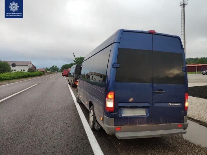 Патрульні взялись за "нелегальних" перевізників – 02