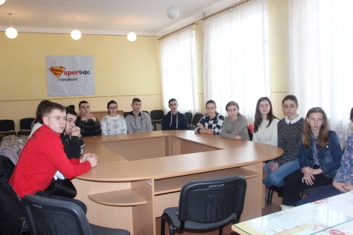 Школярам Горондівської ЗОШ розповіли про закулісся радіожурналістики – 02