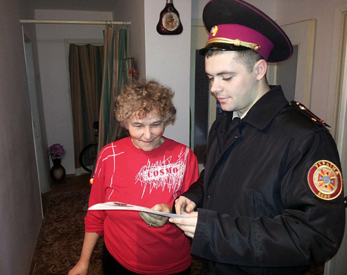 Ужгородські рятувальники роз’яснили людям, як правильно користуватись опалювальними приладами – 01