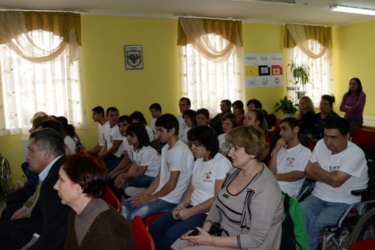 Вихованці тячівської "Парасольки" дарували щасливі серця (ФОТО) – 06