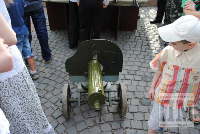 В центрі Мукачева проходить виставка військової техніки та озброєння 128-ї окремої гірсько-піхотної бригади (ФОТО) – 04