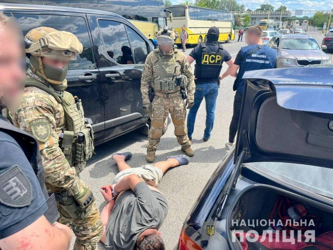 Бійці КОРДу затримали чоловіків: що коїлось на одному із пунктів пропуску – 01