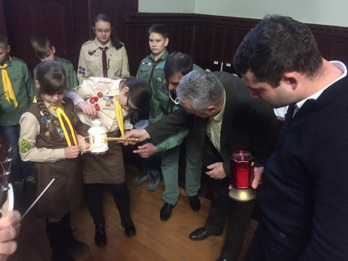 У Мукачево привезли Вифлеємський вогонь – 06