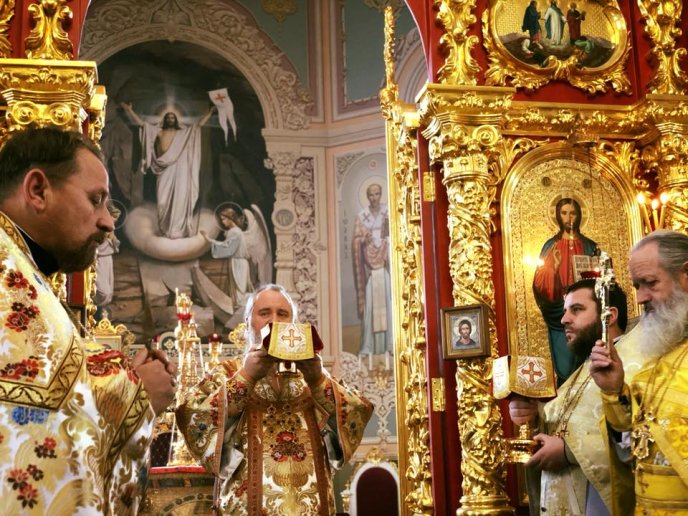 До православного храму в Минаї прибув ковчег з частиною одягу святителя Спиридона  – 04