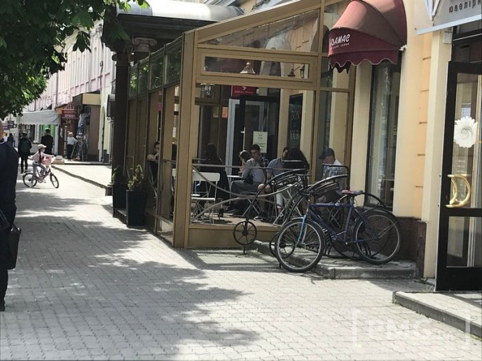 Відкрили літні майданчики кафе і ресторанів: які заклади вже працюють у Мукачеві – 01