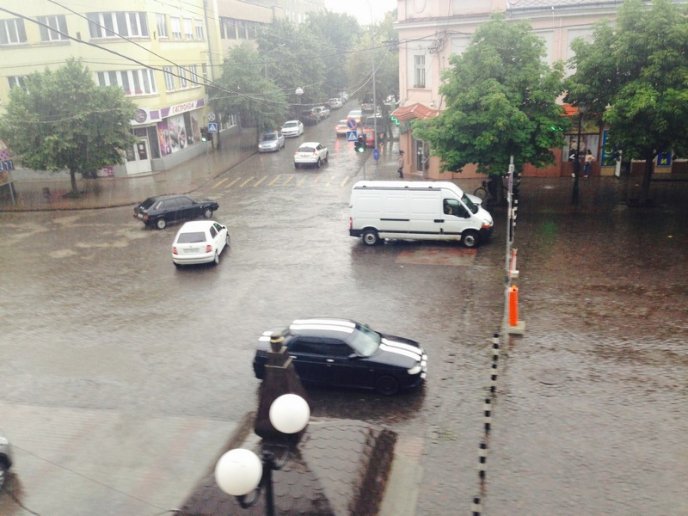 Мукачевом пройшовся проливний дощ – 04
