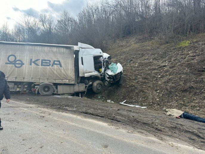 Серед загиблих – 3-річна дитина: поліція розповіла подробиці моторошної ДТП – 03
