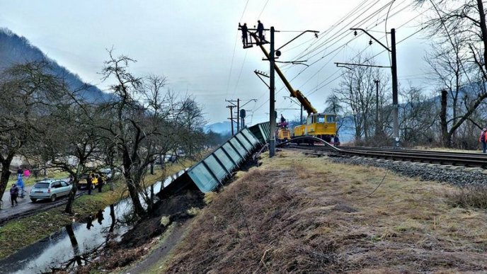 На Закарпатті потяг з’їхав із залізничної колії – 05