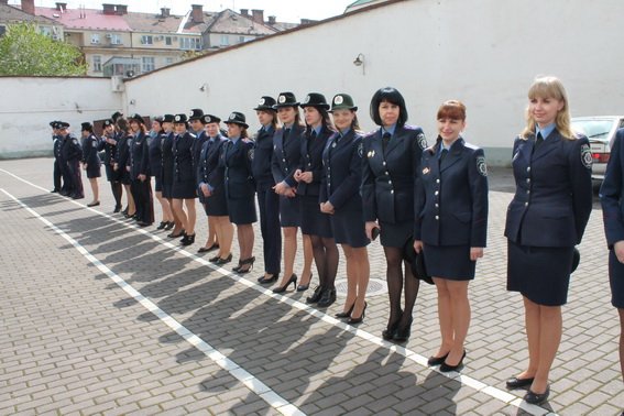 Закарпатські правоохоронці переодягнулись у літній одяг – 03