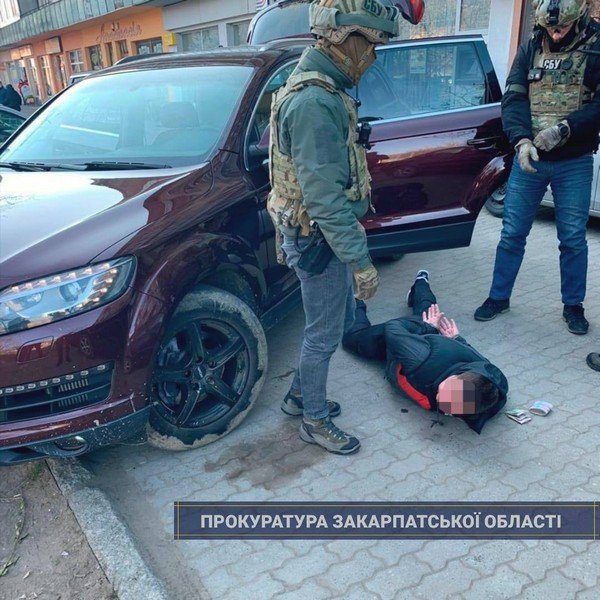 На Закарпатті викрито небезпечне злочинне угруповання, одним із учасників якого є депутат – 06