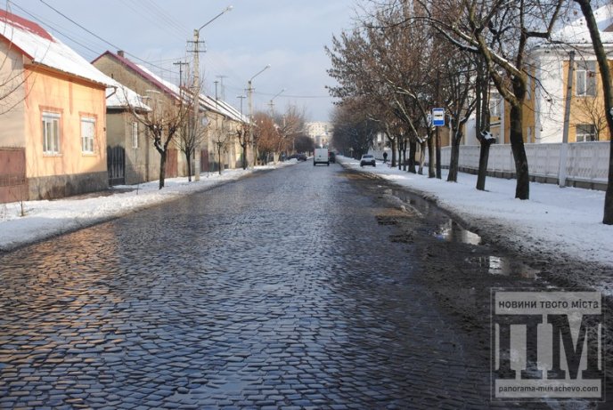 Мукачівські комунальники так і залишили частину вулиць міста неприбраними від снігу (ФОТО) – 01 Мукачівські комунальники так і залишили частину вулиць міста неприбраними від снігу (ФОТО) – 01