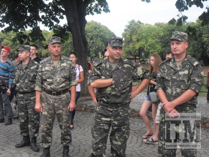 В Ужгороді зустрічали закарпатських військових, яких визволили з полону терористів (ФОТО, ВІДЕО) – 03