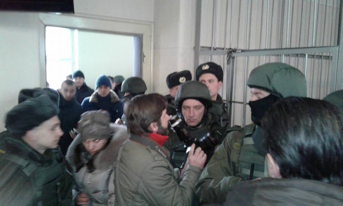 Зал переповнений, суд розпочався... Першим розглядають апеляцію бійця із позивним "Цвік" – 03