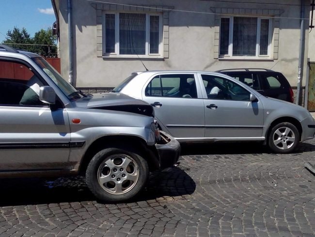 У Мукачеві зіткнулися легковик і мікроавтобус – 08