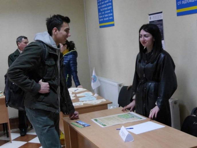 Студенти та випускники шукали роботу на «Ярмарку кар’єри» – 08